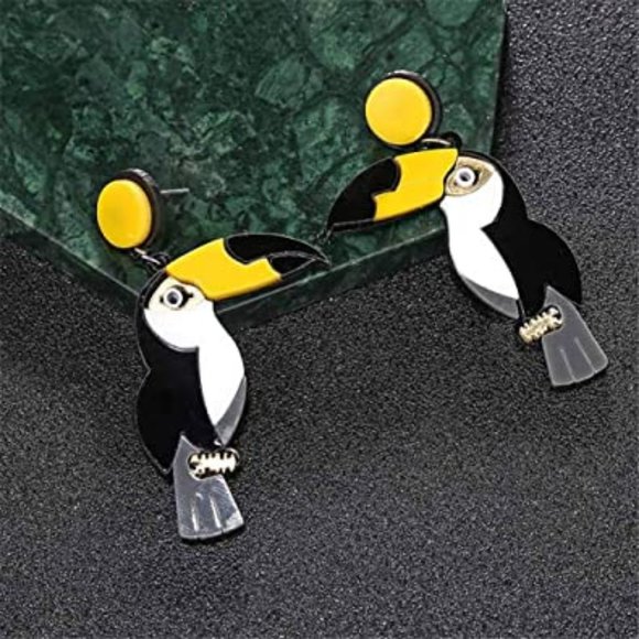 NEW Beautiful Black & Yellow Oversize TOUCAN Bird Stud Earrings BIRD FLY FLIGHT - Picture 5 of 7
